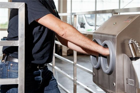 進入溫室前必須采取什么衛生措施？